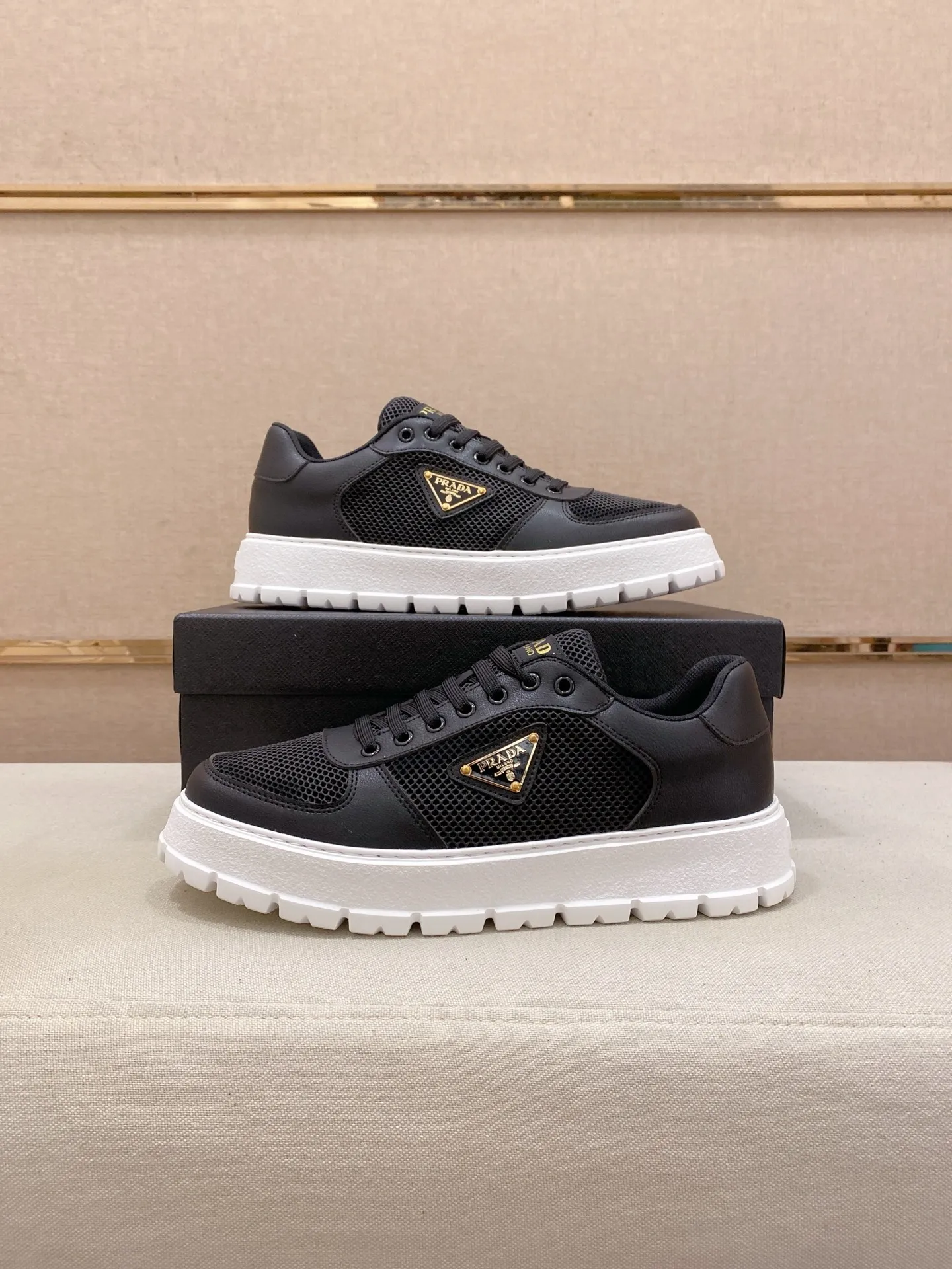 Men's men's shoes💰: 440💰[Prada～Prada] Trendy new styles are on the market. Same style as the official website. Counter quality. Original version. [Strong] [Strong] Imported selected first-layer cowhide. Comfortable and breathable sheepskin lining, fine workmanship, upper layer made of 100% pure cowhide, original last shape, comfortable on the feet, shoe sizes 38 to 44